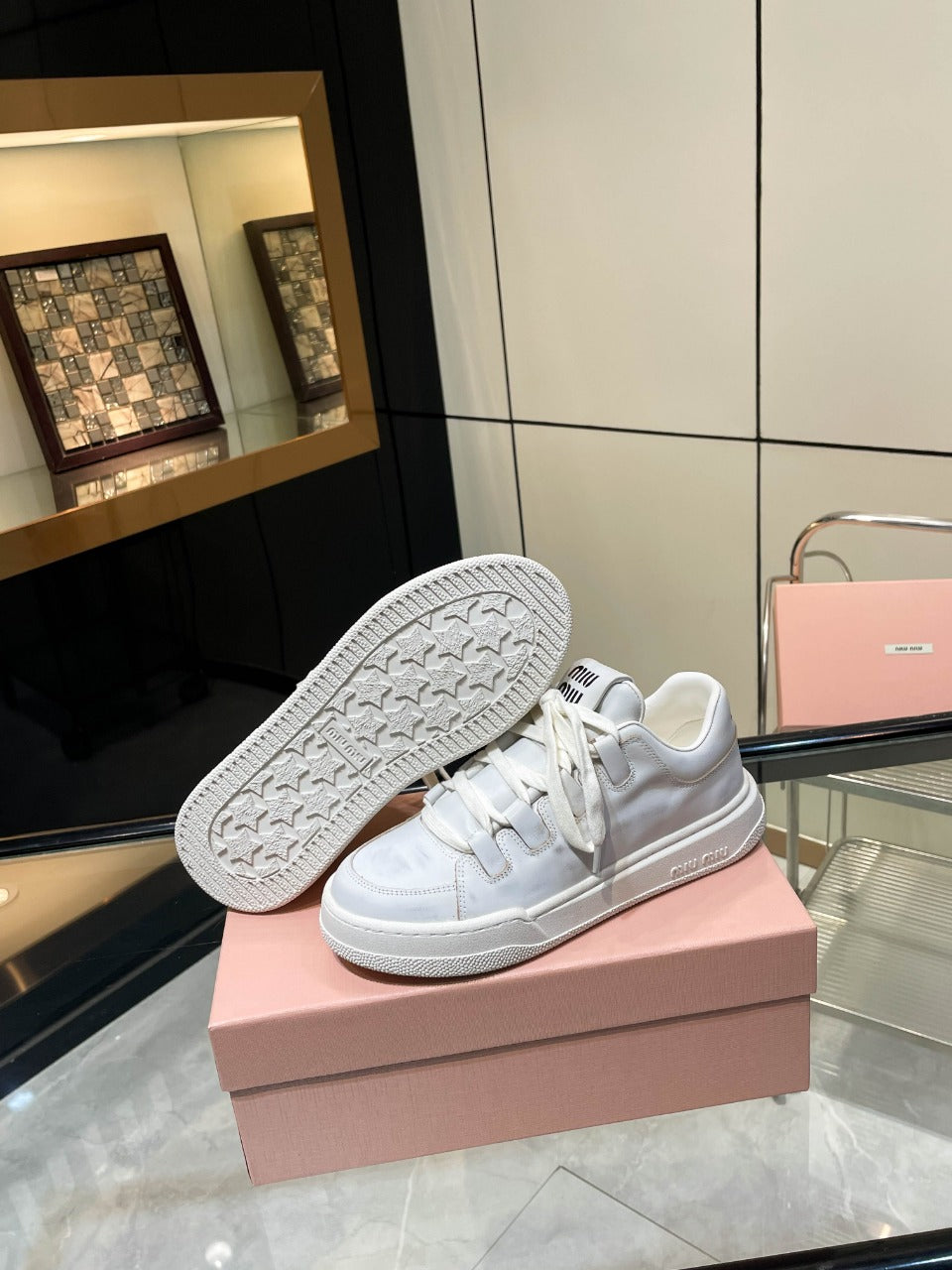 M-Sneakers