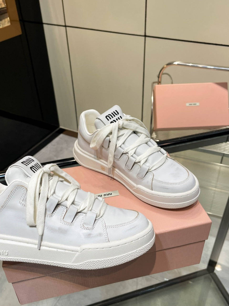 M-Sneakers