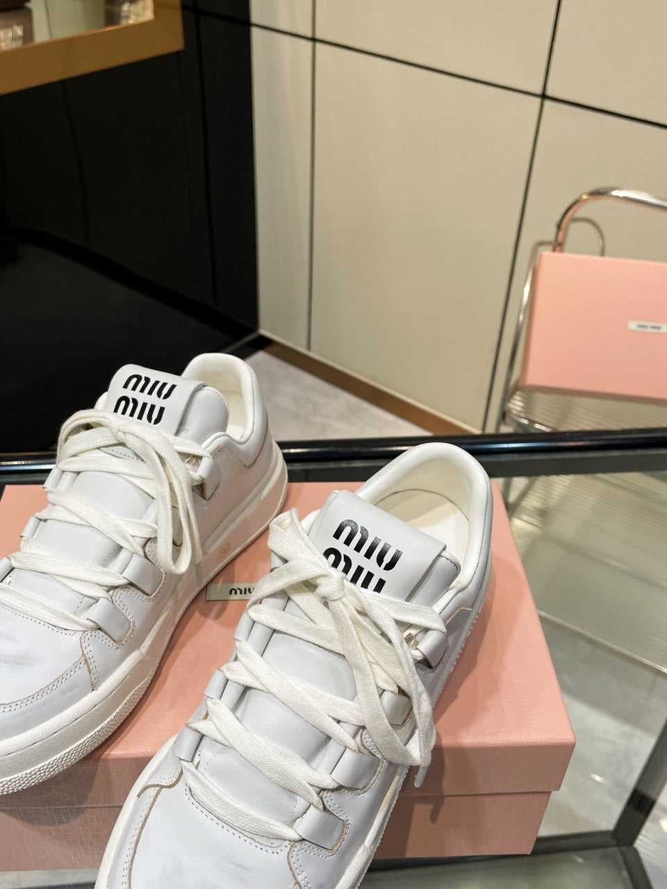 M-Sneakers