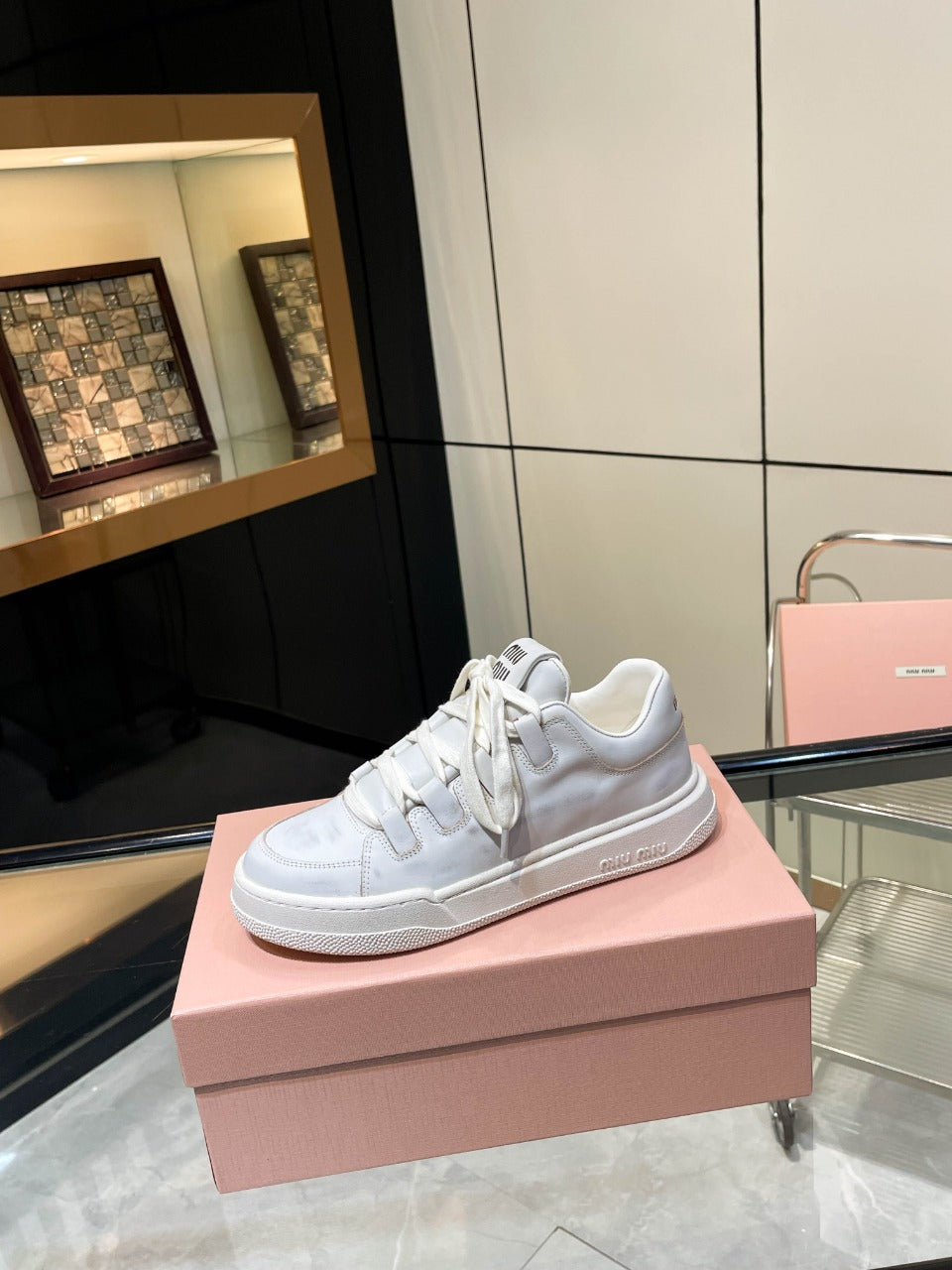 M-Sneakers